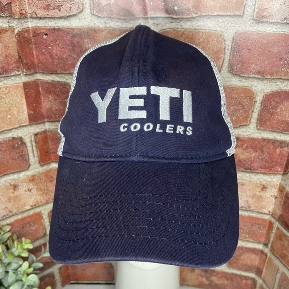 Yeti Navy Trucker Hat Cooler Multicolor SnapBack - Picture 1 of 6